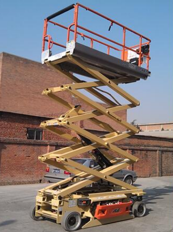 升降平臺(tái)車(chē)在建筑工地的關(guān)鍵性作用